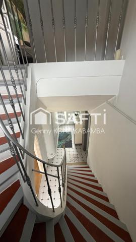 Jolie maison de ville renovée est un coup de coeur assuré.