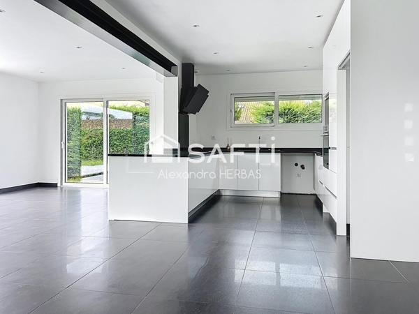 Plain-pied 4 chambres - jardin et piscine