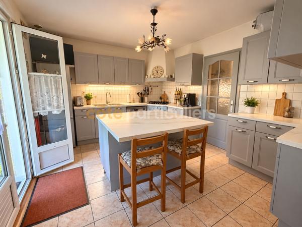 Vente
                Maison115 m² - 5 Pièces -
                    NAZELLES NEGRON (37530)