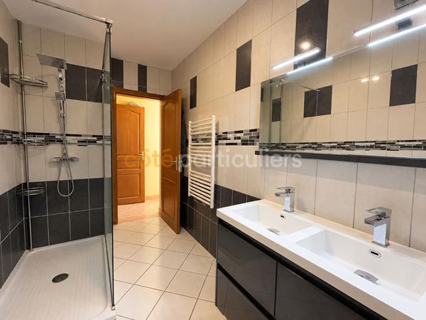 Vente
                Maison115 m² - 5 Pièces -
                    NAZELLES NEGRON (37530)