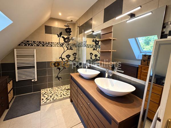 Vente
                Maison115 m² - 5 Pièces -
                    NAZELLES NEGRON (37530)