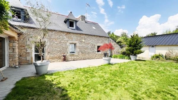 PLONÉIS (29) – Maison à vendre Type 6 de 115 m² habitable et 189 m² utile – Terrain de 1 320 m² – Double garage – Piscine
