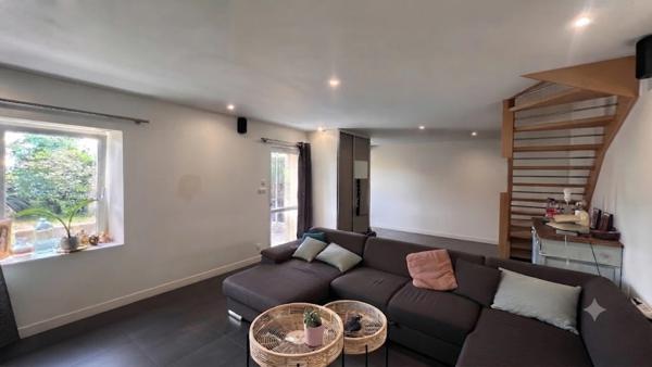 PLONÉIS (29) – Maison à vendre Type 6 de 115 m² habitable et 189 m² utile – Terrain de 1 320 m² – Double garage – Piscine