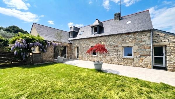 PLONÉIS (29) – Maison à vendre Type 6 de 115 m² habitable et 189 m² utile – Terrain de 1 320 m² – Double garage – Piscine