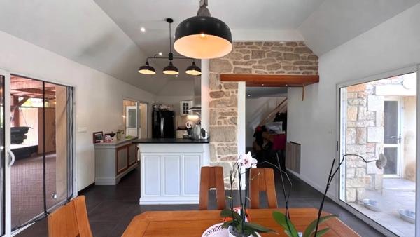 PLONÉIS (29) – Maison à vendre Type 6 de 115 m² habitable et 189 m² utile – Terrain de 1 320 m² – Double garage – Piscine