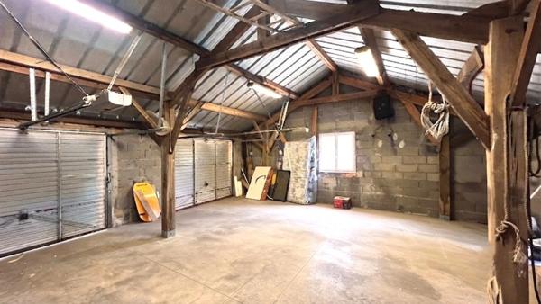 PLONÉIS (29) – Maison à vendre Type 6 de 115 m² habitable et 189 m² utile – Terrain de 1 320 m² – Double garage – Piscine