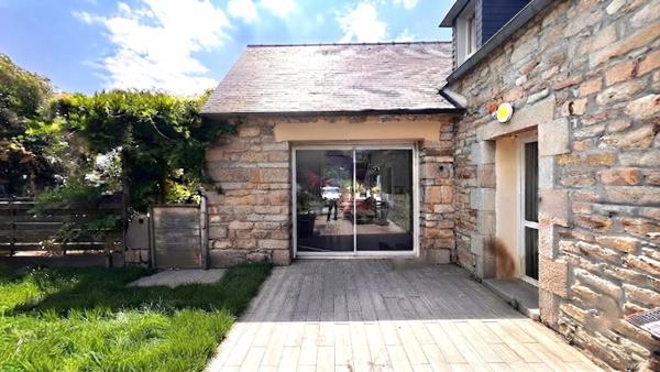 PLONÉIS (29) – Maison à vendre Type 6 de 115 m² habitable et 189 m² utile – Terrain de 1 320 m² – Double garage – Piscine