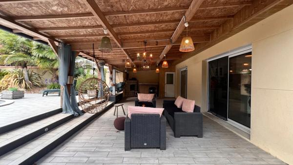 PLONÉIS (29) – Maison à vendre Type 6 de 115 m² habitable et 189 m² utile – Terrain de 1 320 m² – Double garage – Piscine