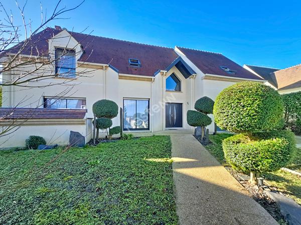 MAISON CHAUMONTEL - 8 pièces