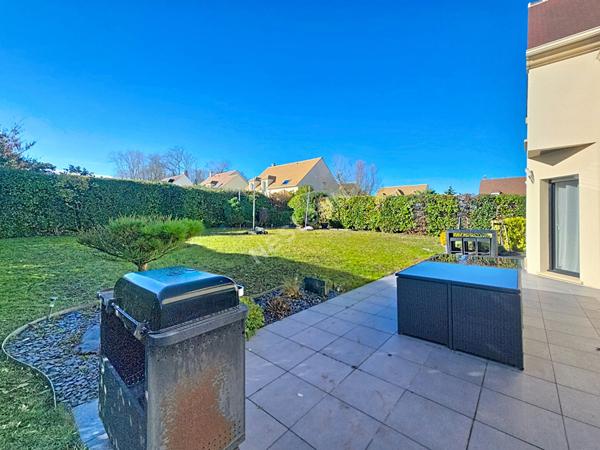 MAISON CHAUMONTEL - 8 pièces