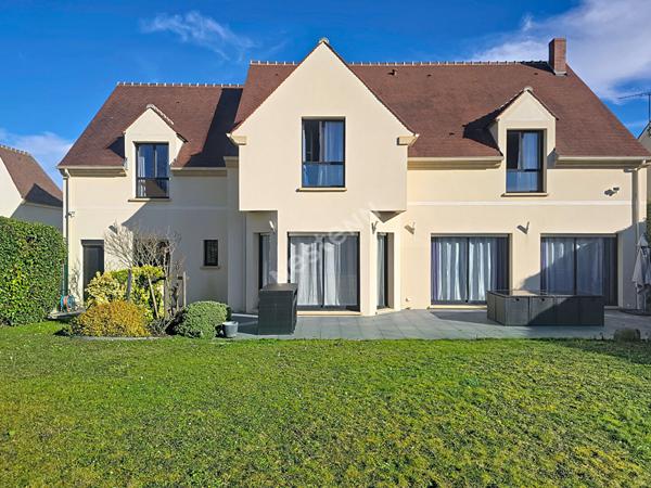 MAISON CHAUMONTEL - 8 pièces