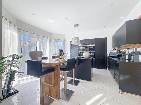 MAISON CHAUMONTEL - 8 pièces