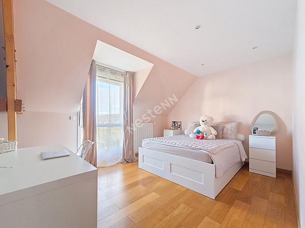 MAISON CHAUMONTEL - 8 pièces