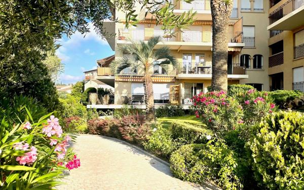 Appartement à vendre    2 pièces •  Saint-Tropez