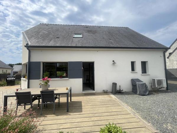 5' Saumur Pavillon de 2018 avec de belles prestations- Suite parentale de plain pied- 4 chambres ur 727 m2 de terrain arboré clos