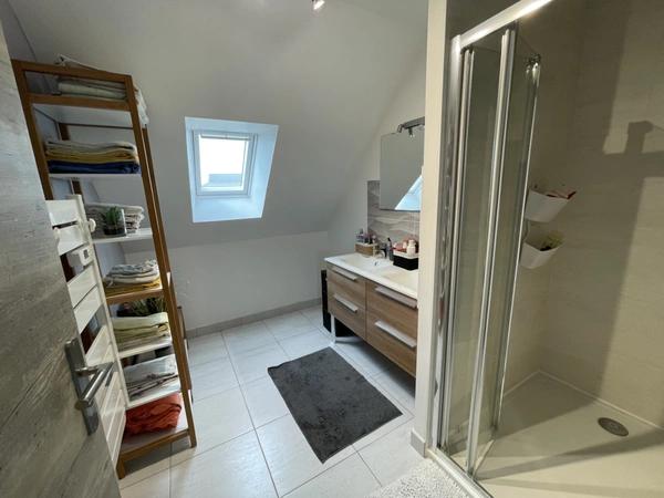 5' Saumur Pavillon de 2018 avec de belles prestations- Suite parentale de plain pied- 4 chambres ur 727 m2 de terrain arboré clos
