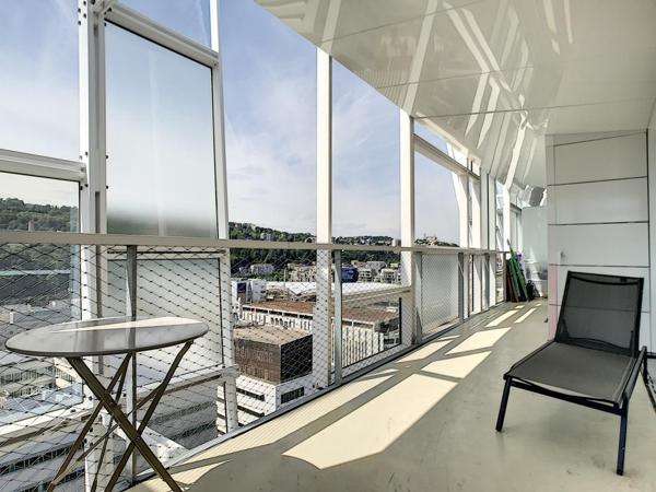 T3 – 77.80 m2 – GARAGE – TERRASSE 33.80 m² – 69002 – LYON