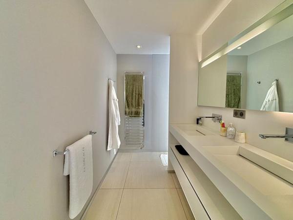 VILLA D'ARCHITECTE D'EXCEPTION UN CADRE DE VIE PRIVILÉGIÉ AU COEUR DU GOLF