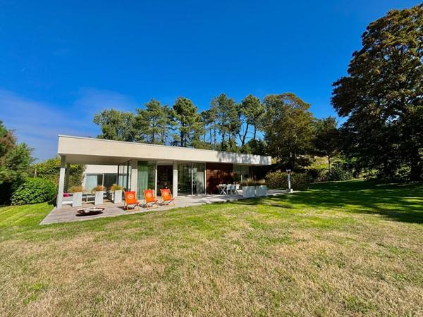 VILLA D'ARCHITECTE D'EXCEPTION UN CADRE DE VIE PRIVILÉGIÉ AU COEUR DU GOLF