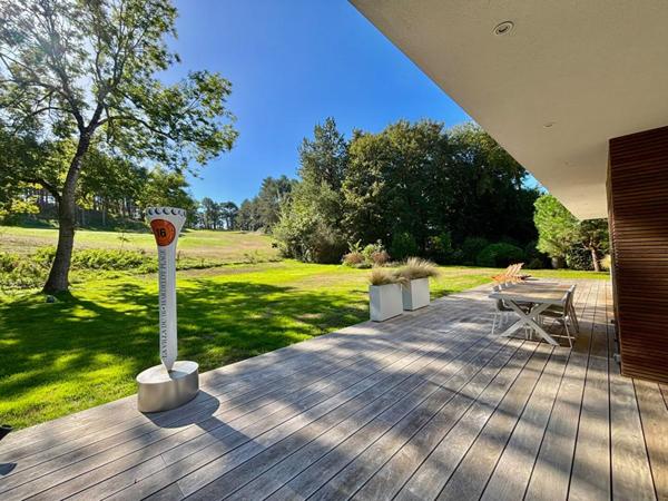 VILLA D'ARCHITECTE D'EXCEPTION UN CADRE DE VIE PRIVILÉGIÉ AU COEUR DU GOLF