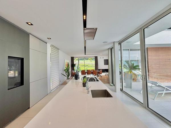 VILLA D'ARCHITECTE D'EXCEPTION UN CADRE DE VIE PRIVILÉGIÉ AU COEUR DU GOLF
