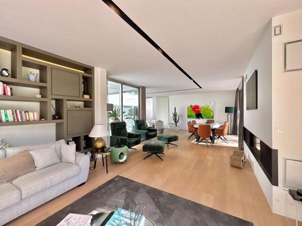 VILLA D'ARCHITECTE D'EXCEPTION UN CADRE DE VIE PRIVILÉGIÉ AU COEUR DU GOLF