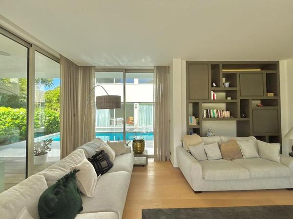 VILLA D'ARCHITECTE D'EXCEPTION UN CADRE DE VIE PRIVILÉGIÉ AU COEUR DU GOLF
