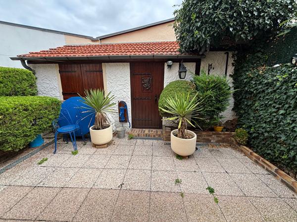 EN VENTE - FOURCHAMBAULT - MAISON DE VILLE 79m² avec cour, atelier et garage