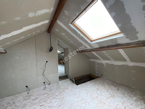 A 2 pas de Ragon, dans un hameau, En VENTE Longère 3 chambres de 95m2 à rénover, jardin !