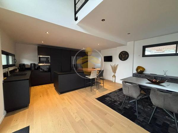 Vente                                                      Maison
                        
                     5 pièces                      144 m2                     à Tergnier