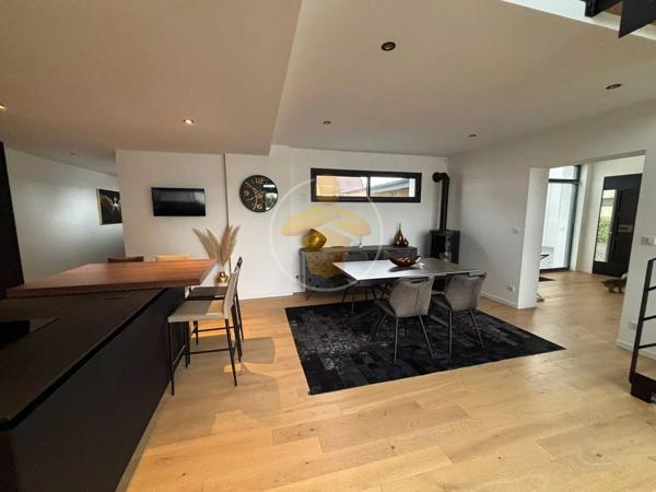 Vente                                                      Maison
                        
                     5 pièces                      144 m2                     à Tergnier
