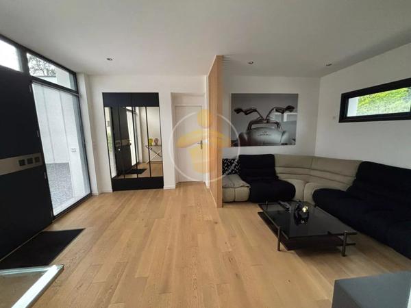 Vente                                                      Maison
                        
                     5 pièces                      144 m2                     à Tergnier
