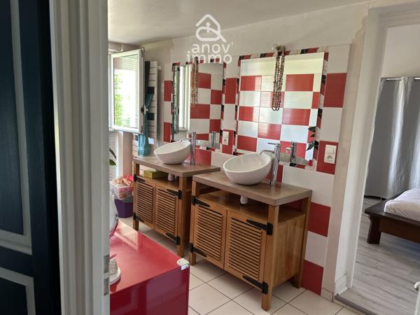 Maison
                                                                                                                                                                                                                                                                                                                        5 pièce(s)                                                                                                                                                                                                          3 chambre(s)                                                                                                                                                                                                          155  m²