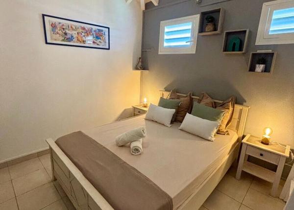 Appartement à louer 716 € CC ST FRANCOIS 1 pièce 17 m² DPE B