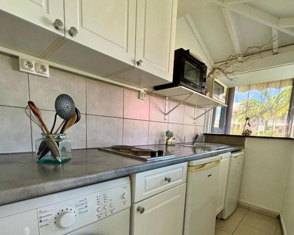 Appartement à louer 716 € CC ST FRANCOIS 1 pièce 17 m² DPE B