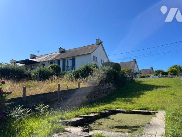 A pieds des commodités, 
Adorable maison de plain-pied de 62,12m² environ à rénover, cachant u...