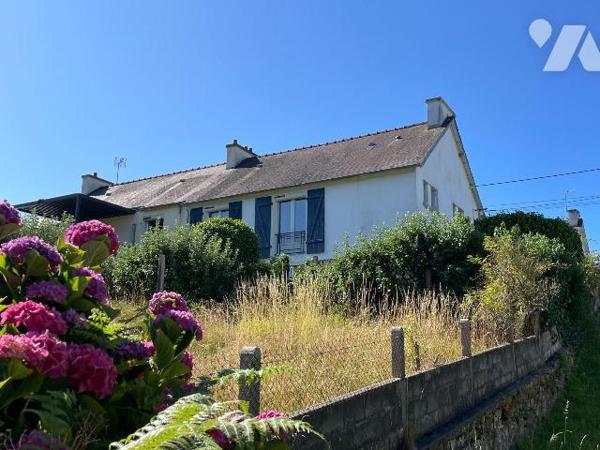 A pieds des commodités, 
Adorable maison de plain-pied de 62,12m² environ à rénover, cachant u...