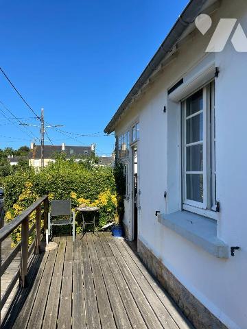 A pieds des commodités, 
Adorable maison de plain-pied de 62,12m² environ à rénover, cachant u...