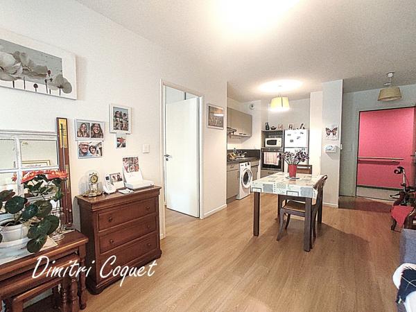 T2 en résidence séniors avec loggia, cellier et place de parking