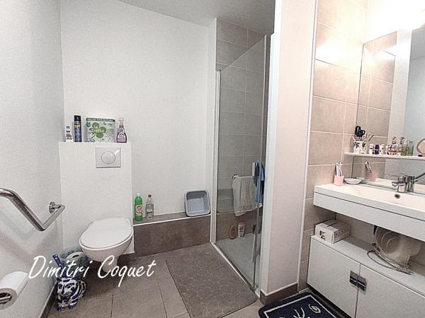 T2 en résidence séniors avec loggia, cellier et place de parking