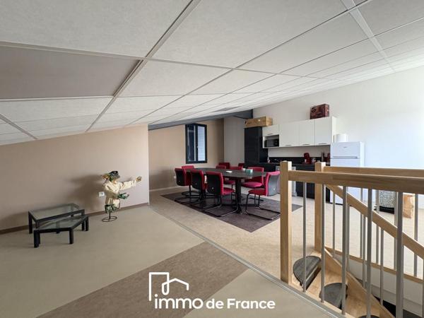 Local bureaux + dépôt Flavin