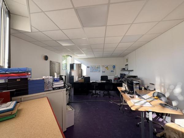 Local bureaux + dépôt Flavin