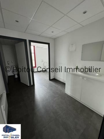 A VENDRE 318m2 BUREAUX PROCHE HYPER CENTRE AVENUE DE PARIS BELLE VISIBILITE ET FACILE D’ACCES