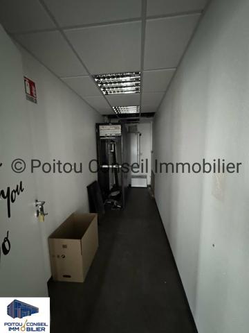 A VENDRE 318m2 BUREAUX PROCHE HYPER CENTRE AVENUE DE PARIS BELLE VISIBILITE ET FACILE D’ACCES