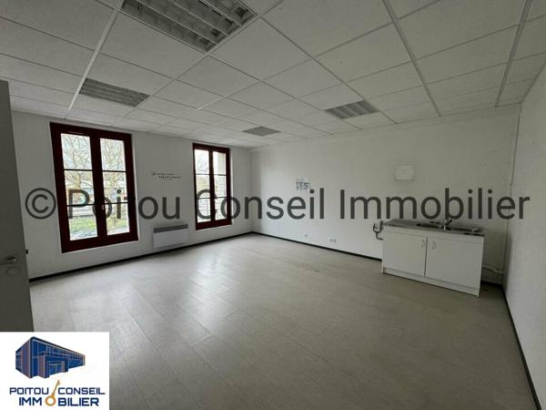 A VENDRE 318m2 BUREAUX PROCHE HYPER CENTRE AVENUE DE PARIS BELLE VISIBILITE ET FACILE D’ACCES