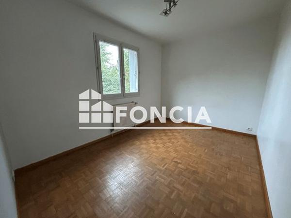 Location Appartement 4 pièces 87.75 m² - 11 RUE DE LA VALENTINE Tournon-sur-rhone 07300