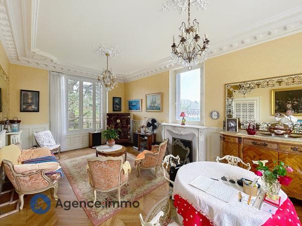 À vendre - Maison bourgeoise, 7 pièces située à Aubigné-Racan (72800)
