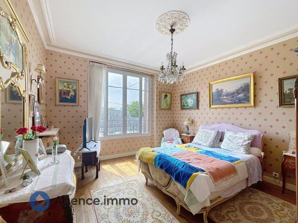 À vendre - Maison bourgeoise, 7 pièces située à Aubigné-Racan (72800)