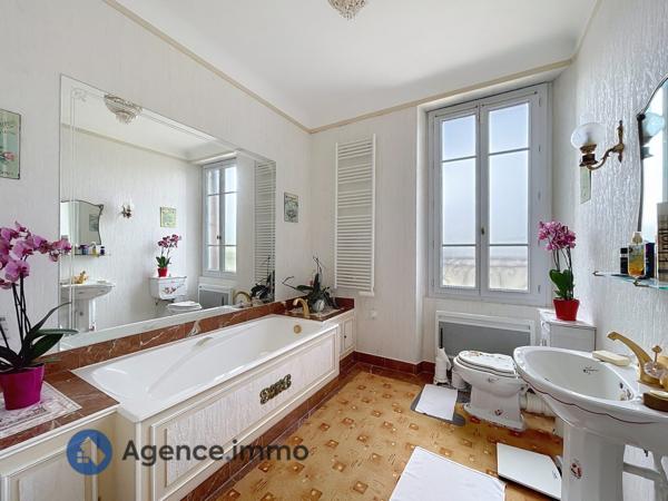 À vendre - Maison bourgeoise, 7 pièces située à Aubigné-Racan (72800)