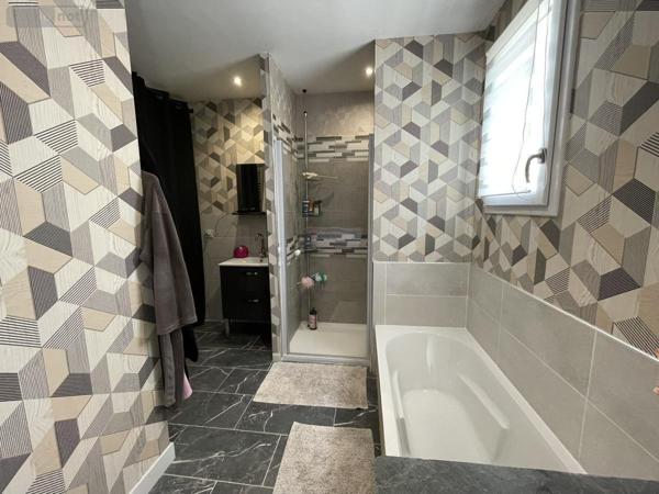 Maison à vendre à Livré la Touche en Mayenne (53400), ref : 53032-1037